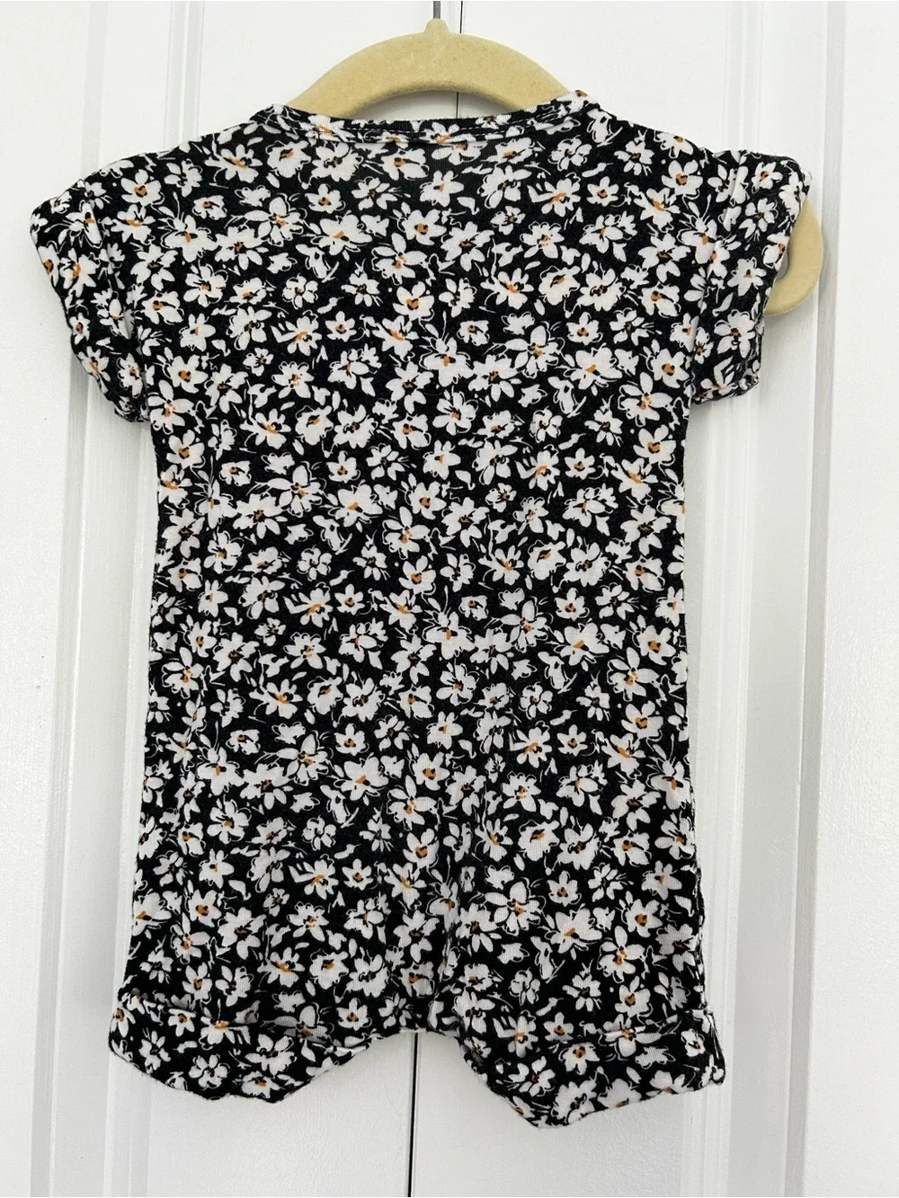 Lou Lou & Company baby girl shortie romper 3-6 months black with white daisies